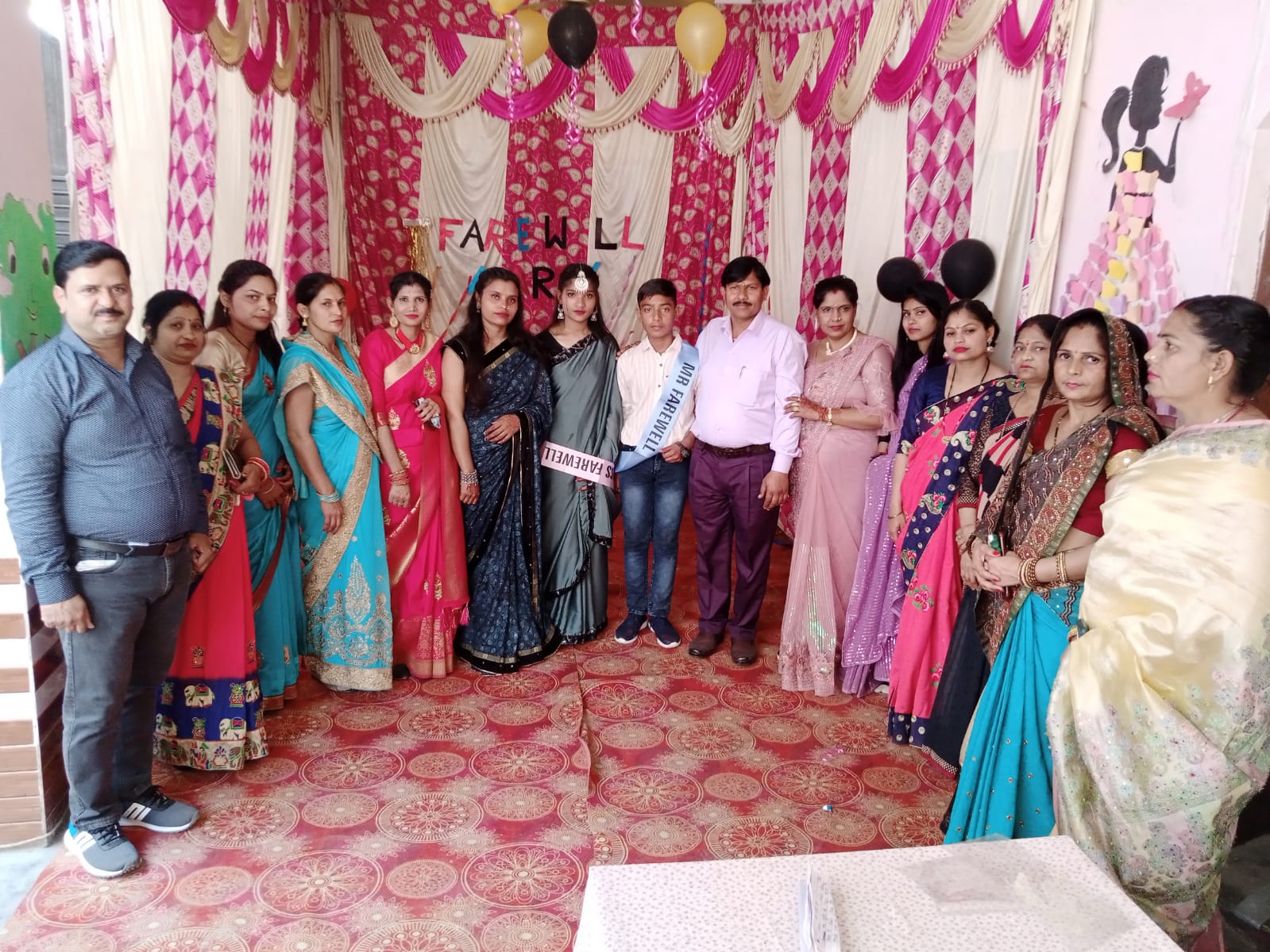 आकाश पब्लिक जूनियर हाई स्कूल शाहपुर में आठवीं क्लास के छात्र छात्राओं का हुआ विदाई समारोह