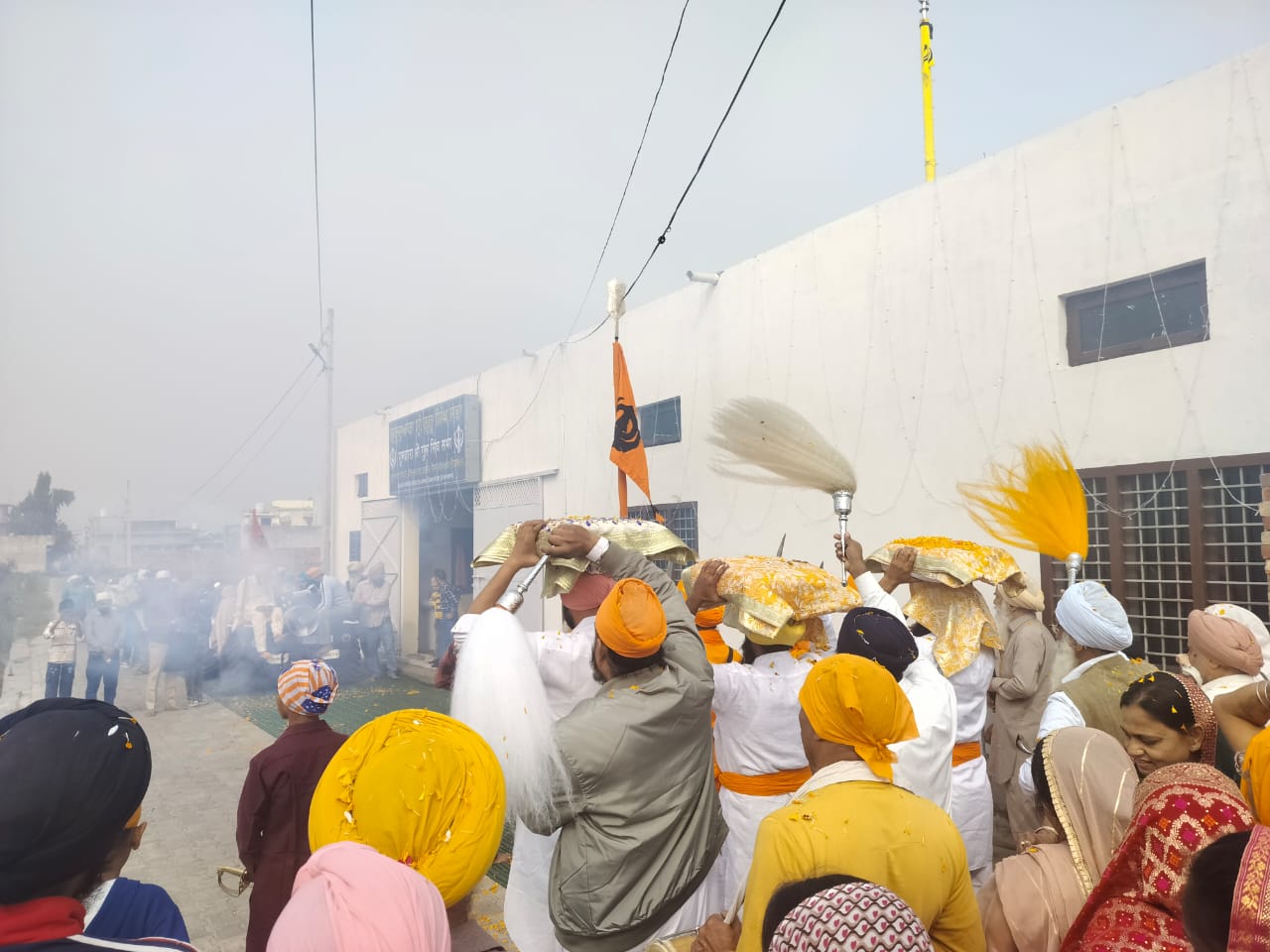 गुरुद्वारा साहिब श्री गुरु सिंह सभा लक्सर में किया गया श्री गुरु ग्रंथ साहिब जी का प्रकाश