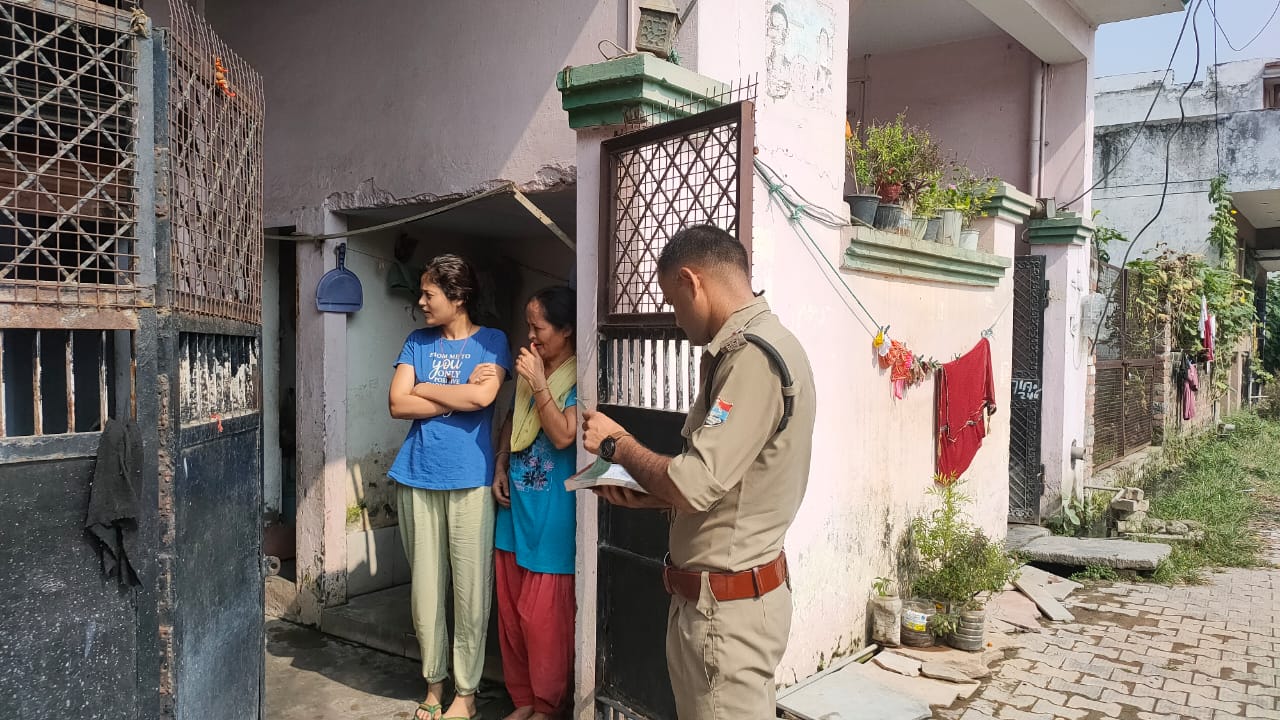 सत्यापन अभियान के तहत रानीपुर पुलिस ने काटे मकान मालिकों के चालान