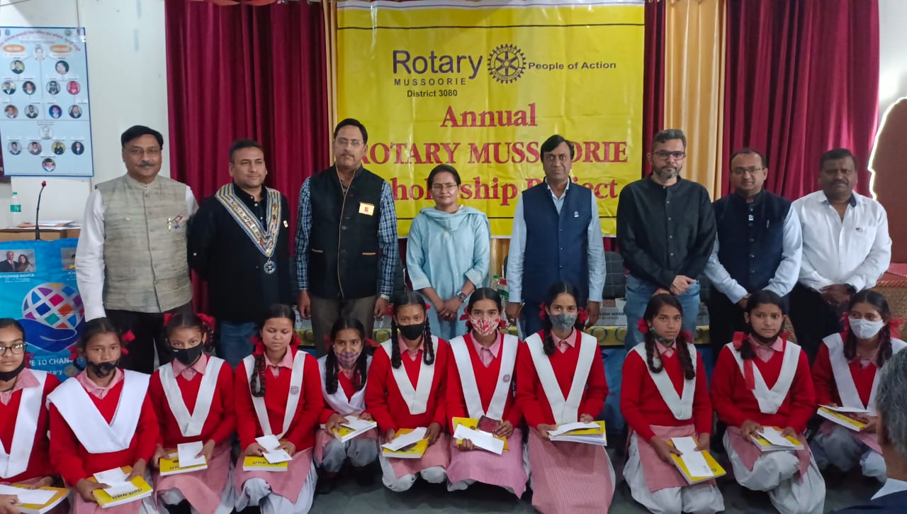 रोटरी क्लब मसूरी ने रोटरी छात्रवृत्ति कार्यक्रम के तहत 130 निर्धन एवं मेधावी छात्र-छात्राओं को सवा तीन लाख रुपये की बाटी छात्रवृत्ति