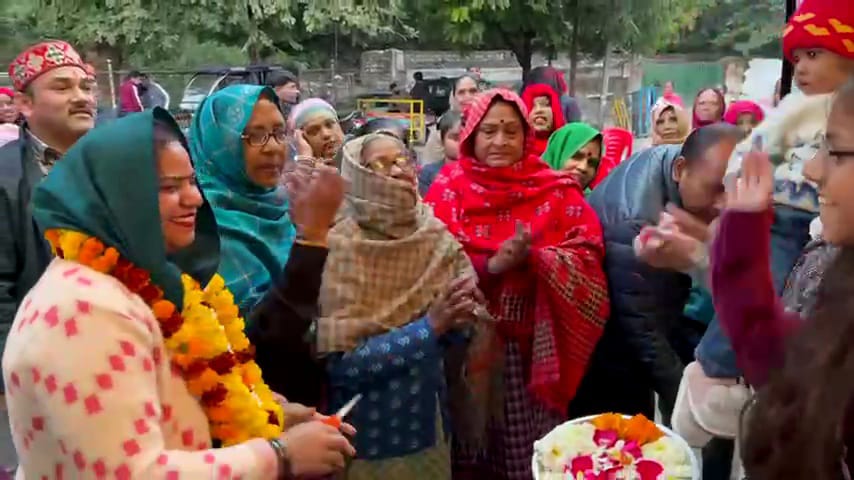 निर्दलीय प्रत्याशी आशा रानी ने किया कार्यालय का उदघाटन 