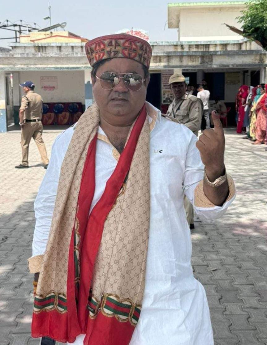 निर्दलीय लोकसभा प्रत्याशी उमेश कुमार ने अकोढा कलाँ में किया मतदान,विरोधियों पर बोला हमला