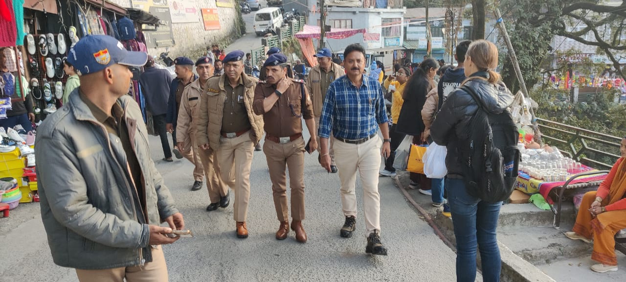 मसूरी में धनतेरस पर बाजारों में रौनक,पुलिस व प्रशासन ने सुरक्षा के किये पुख्ता इंतजाम