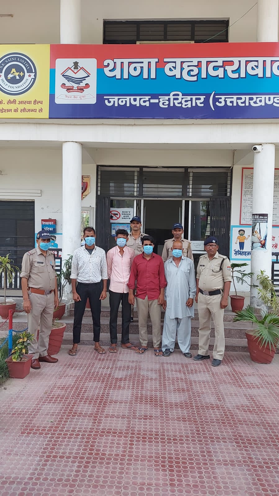 बहादराबाद पुलिस के द्वारा चार वारंटियों को किया गया गिरफ्तार