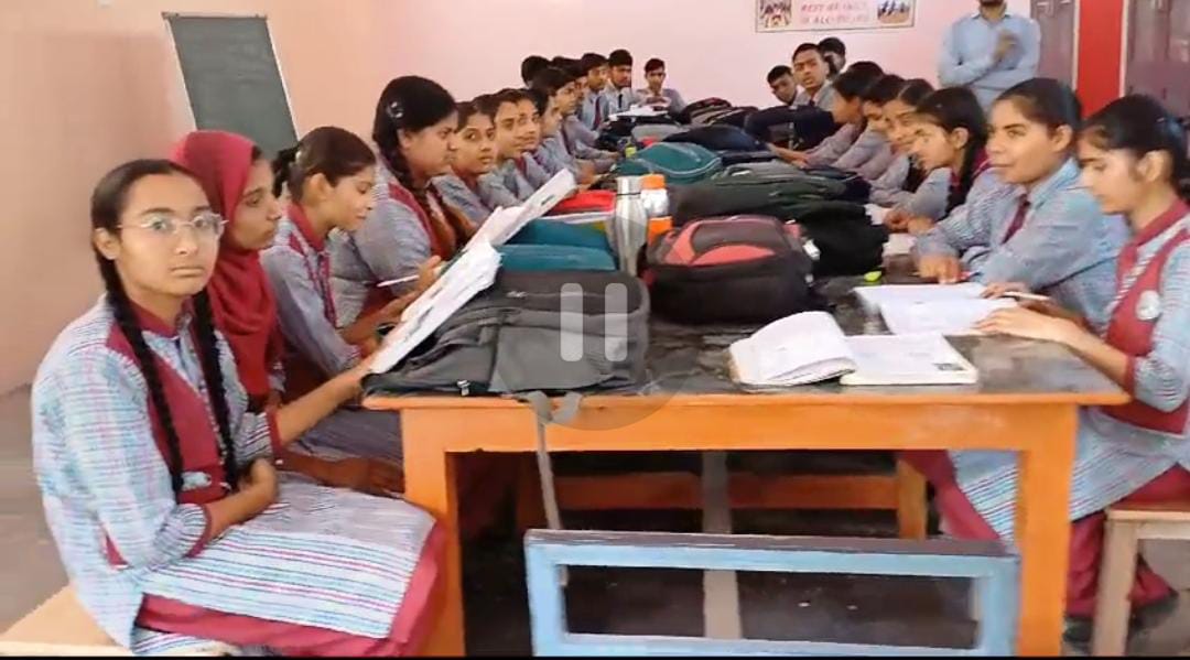 सहारनपुर के बरौली क्षेत्र मे मानको को ताक पर रखकर चल रहे अवैध प्राइवेट स्कूल